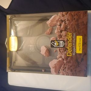 Black Otterbox Defender for Ipad Pro 9.7 inch